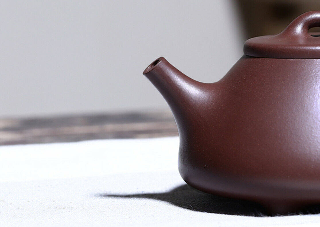 220cc Handmade Purple Sand Purple Clay Tea Pot in Yixing, China ZiYe Shipiao Hu Tea Pot-