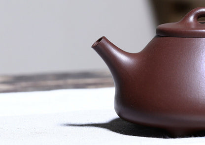 220cc Handmade Purple Sand Purple Clay Tea Pot in Yixing, China ZiYe Shipiao Hu Tea Pot-
