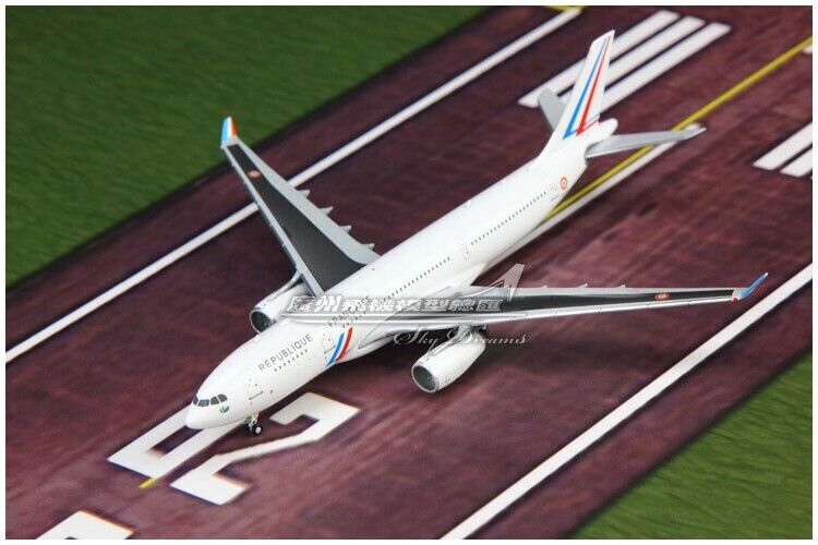 1:400 JC Wings France Air Force AIRBUS A330-200 Passenger Airplane Diecast Model