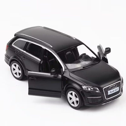 1:32 Audi Q7 SUV Diecast Model Car Toy Vehicles Car Sound Light Collection Gift