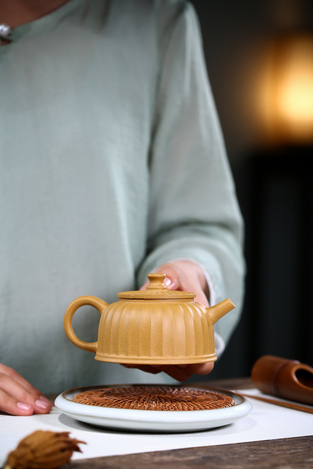 5.4" Collect China Yixing Zisha Pottery Gold Section Clay 220ML Mesh Teapot 钟葵壶