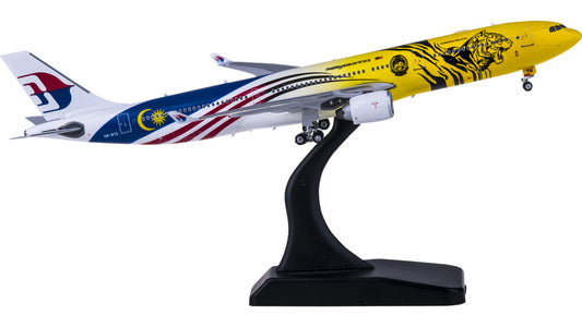 1:400 Phoenix Malaysia Airlines AIRBUS A330-300 Passenger Airplane Diecast Model