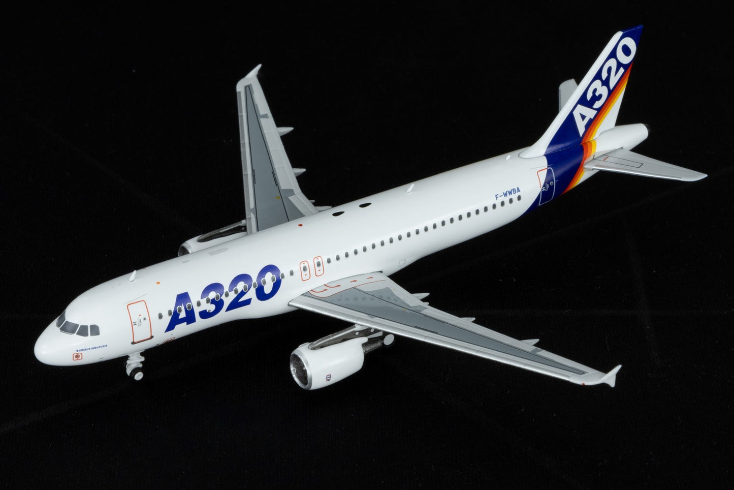 1:400 Kylin China Airlines Airbus A320 F-WWBA Passenger Airplane Diecast Model