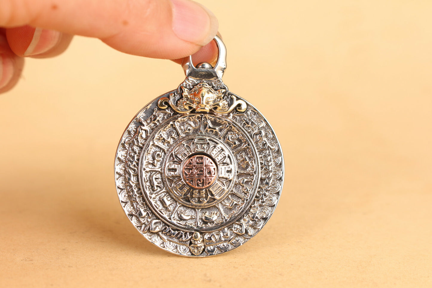 Chinese tibet silver dragon amulet pendant netsuke nobe necklace