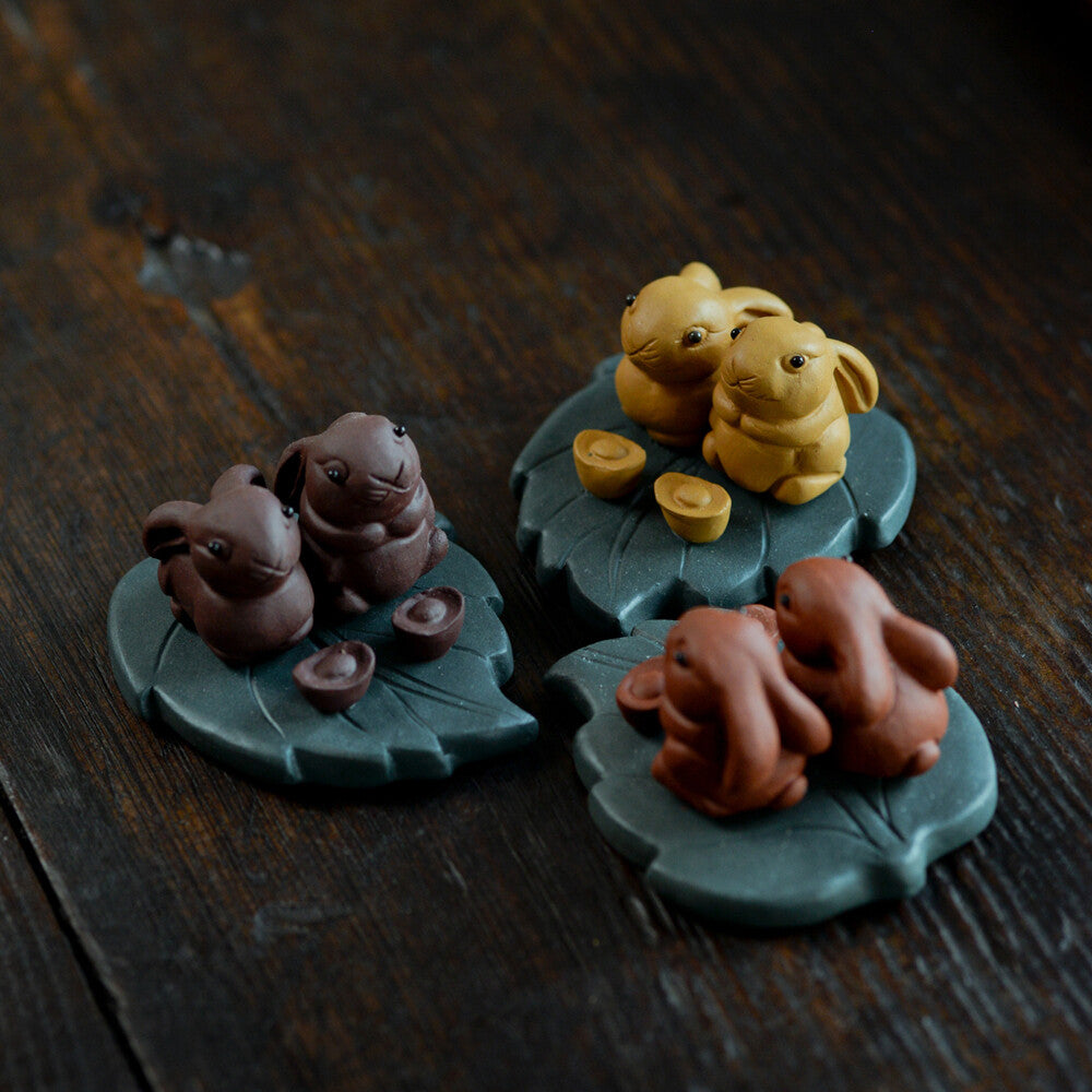 Lovely Rabbit On Leaf Statue Yixing Zisha Purple Clay Tea Pet Table Decoration