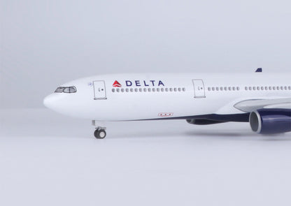 47CM 1:135 DELTA AIRBUS A330 Passenger Aircraft Landing gears Resin Plane Model