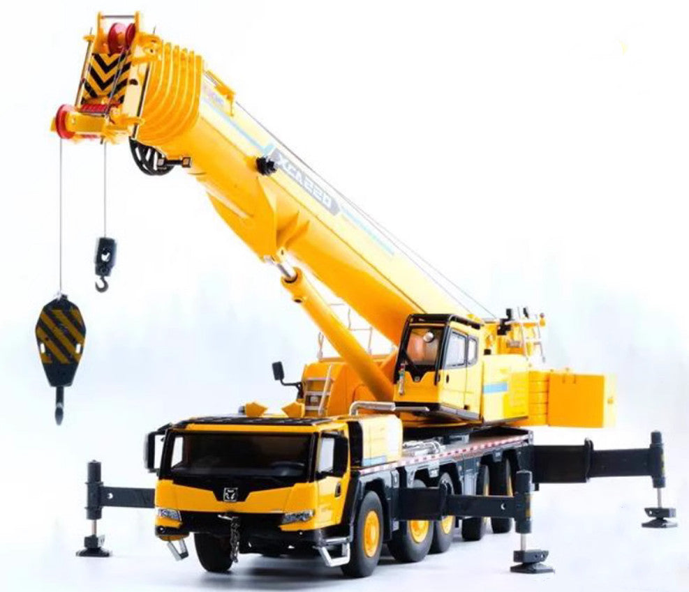 1:50 XCMG XCA220 All Terrain Crane Construction Machine Vehicle Diecast Model