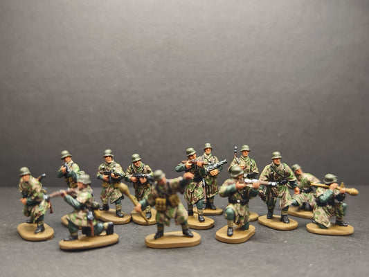 HB04 1/72 WWII German Camouflaged Infantry Soldiers Handpainted Model *13PC