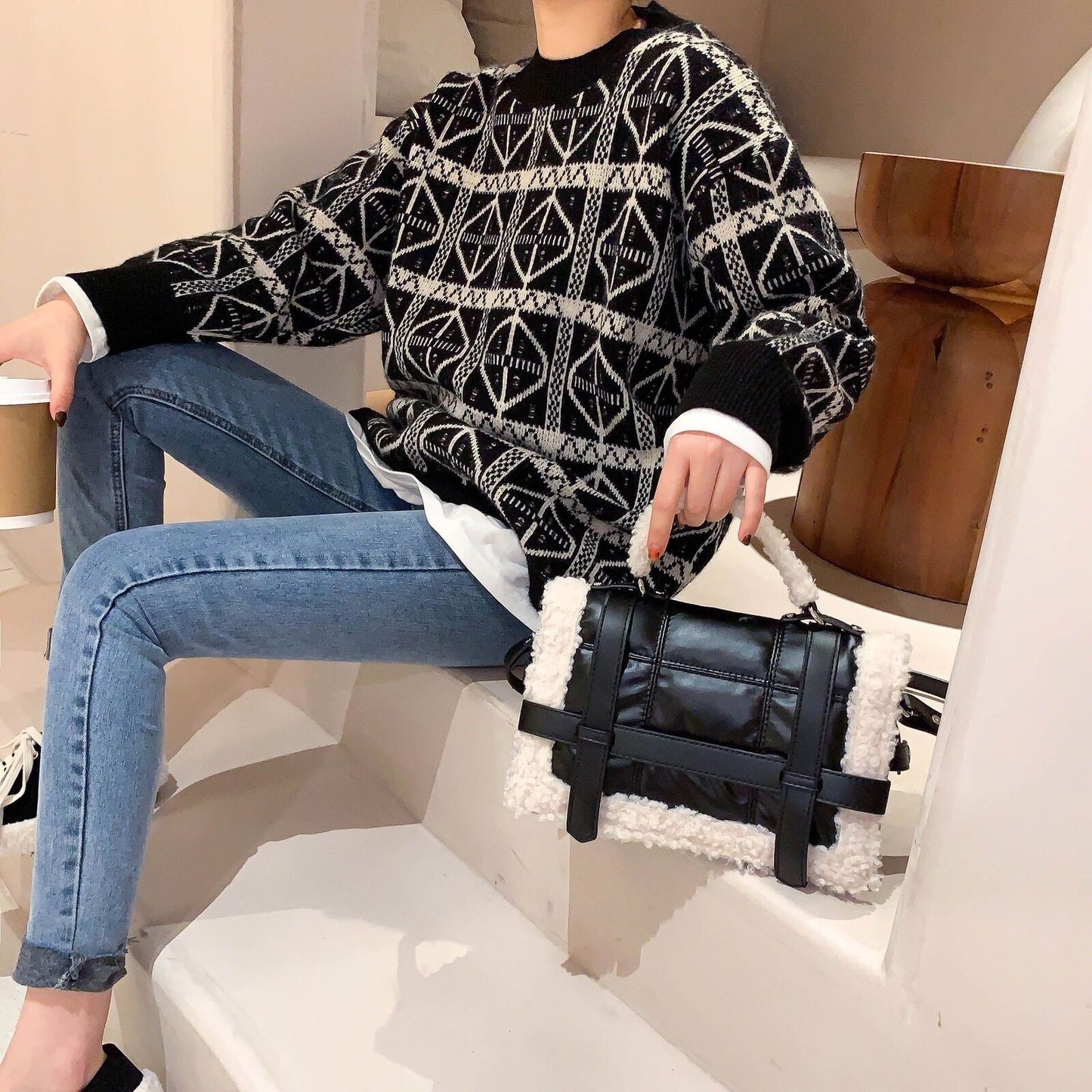 Handbag Shoulder Bag Synthetic Leather Padded Crossbody Messenger Bag 26*16*9 CM