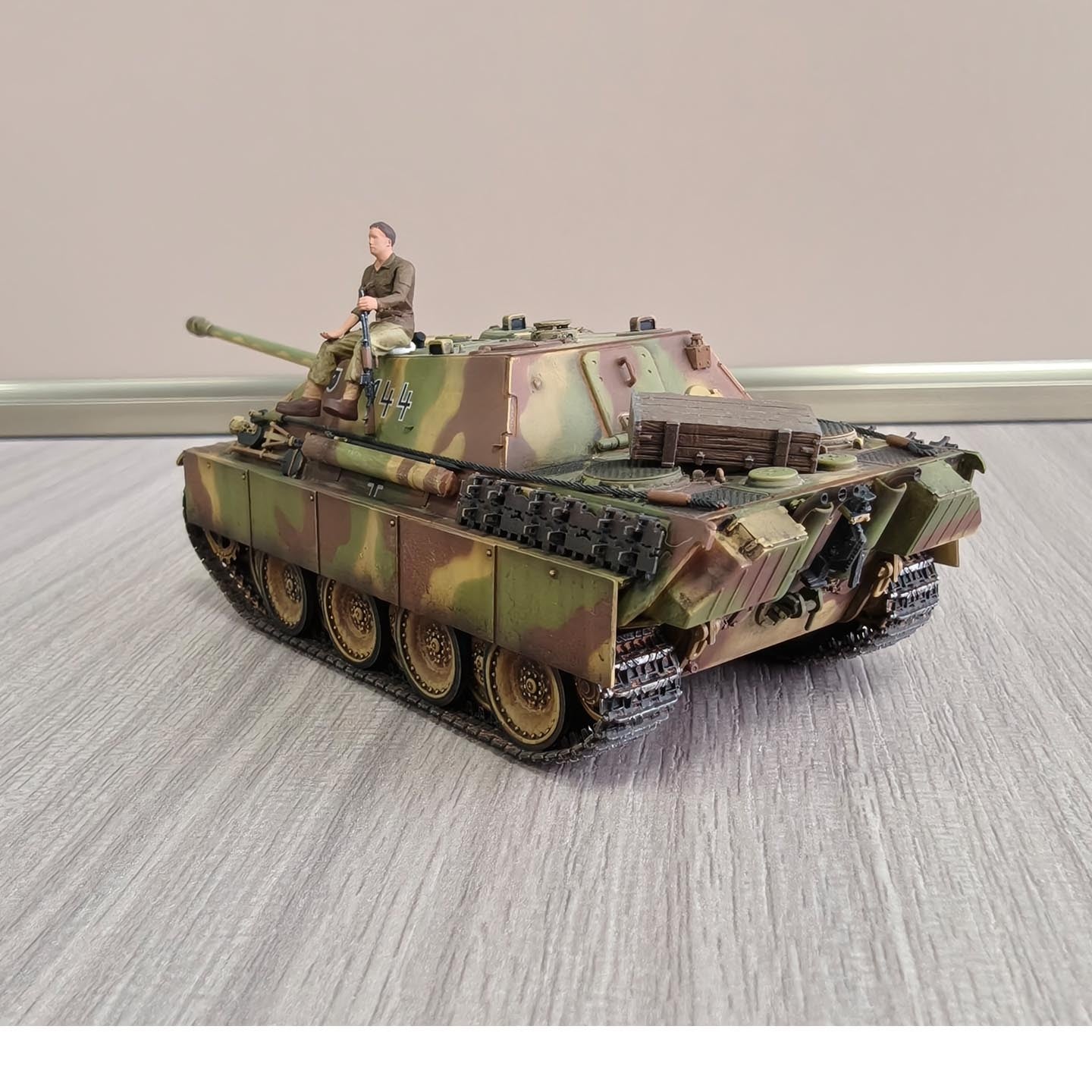 1/72 German Jagdpanther"/ ‌Panzerjager V tank destroyer No. 144 finished model
