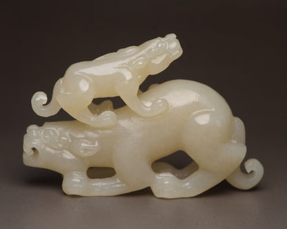Chinese Top Natural Hetian Jade Carving Exquisite Beast Statue Figurines Artwork