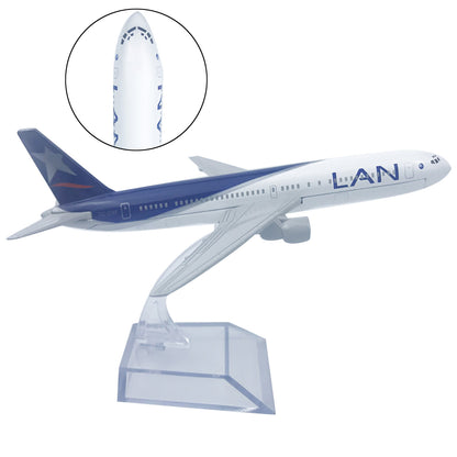 1:400 Scale 16cm Chile 777 Alloy Model Airplane With Base Souvenir Display