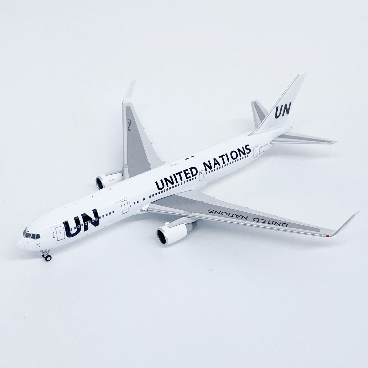 1:400 HAHA UNITED NATIONS BOEING 767-300ER Passenger Airplane Diecast Model