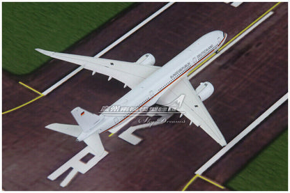 1:400 JC Wings LUFTWAFFE AIRBUS A350-900XWB Airplane Flap Down Diecast Model