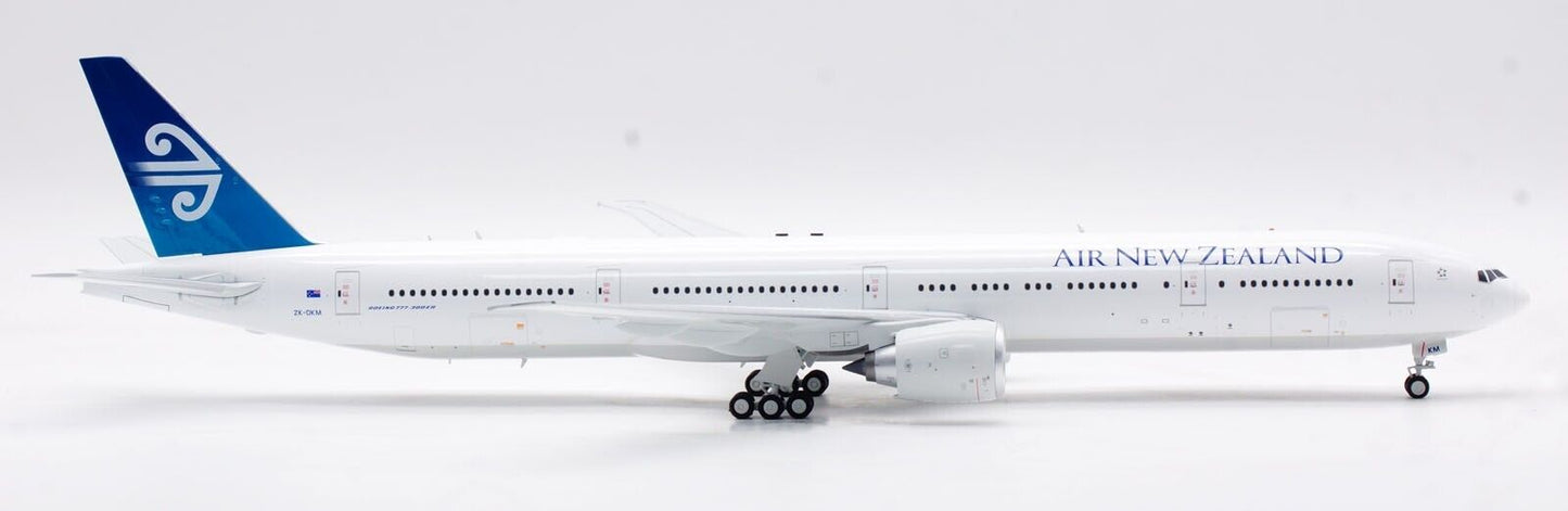 INFLIGHT 1:200 AIR NEW ZEALAND Boeing B777-300 Diecast Aircraft Jet Model ZK-OKM