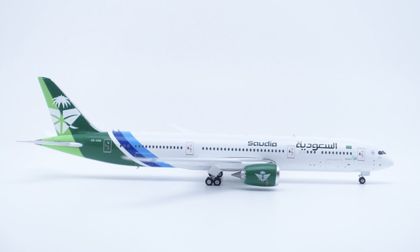 1:400 Phoenix Saudia Boeing 787-9 Passenger Airplane Diecast Model