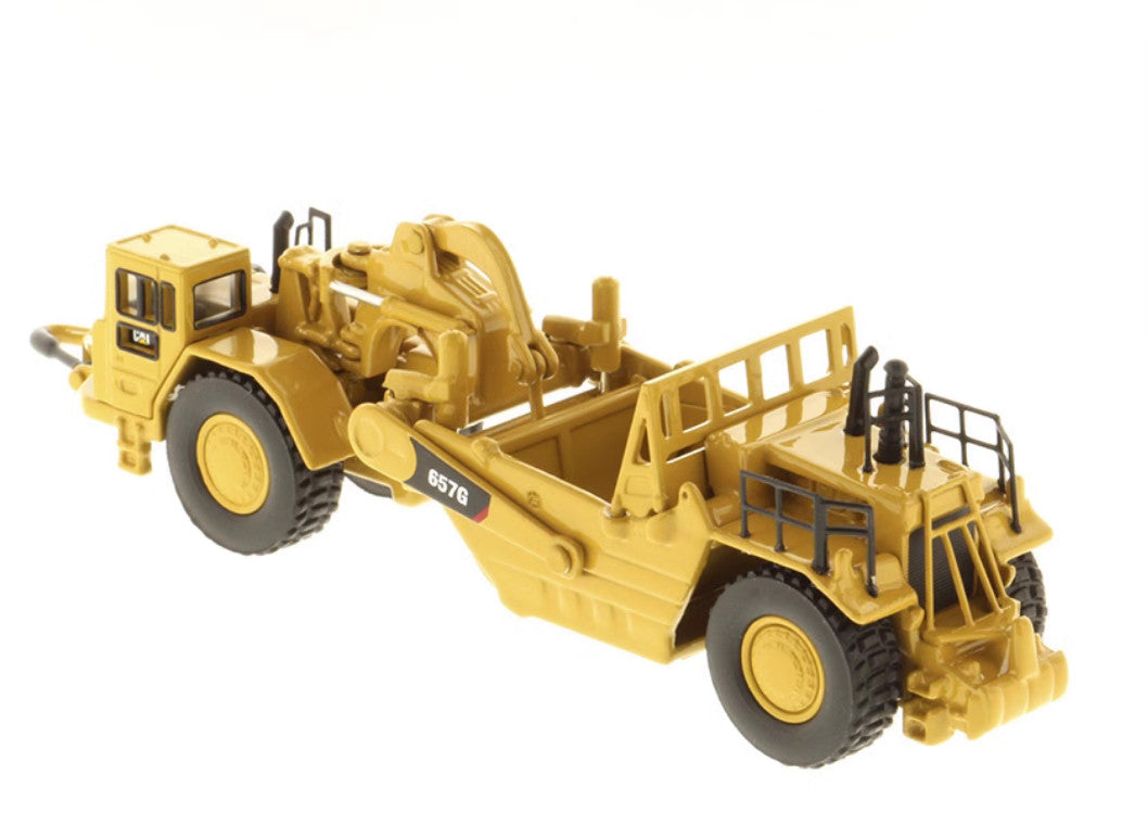 1:125 DM 657G Wheel Tractor Scraper Construction Equipment Machine Diecast Model
