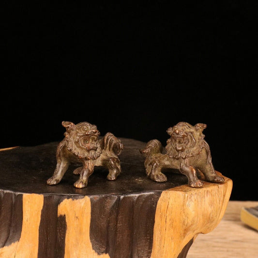 Collectible tea pet Old copper carved pair foo fu dog statue desktop lion lovely