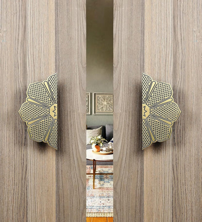 Set of 2 Antique Look Ethnic Flower Carving Design Brass Door Handle Pair