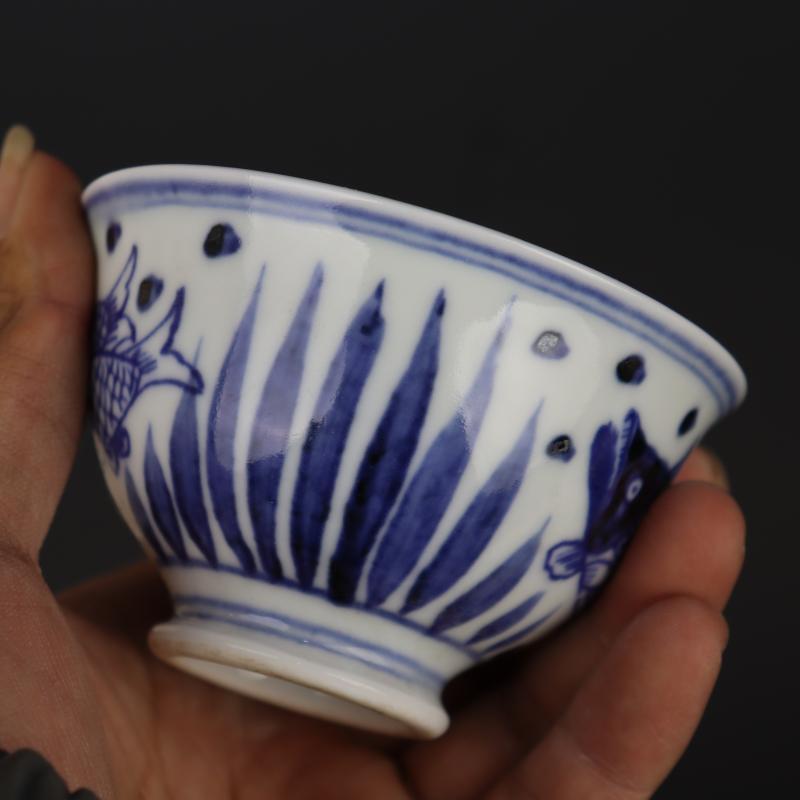3.5" Collect Chinese Ming Blue-and-white Porcelain Animal Fish Fishalgae Cup