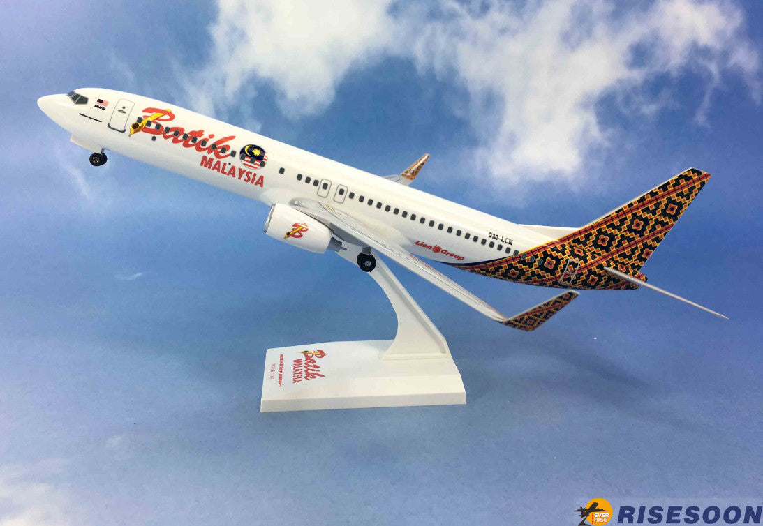 32CM 1:130 Risesoon Batik Air Malaysia Boeing 737-900 Airplane ABS Plastic Model