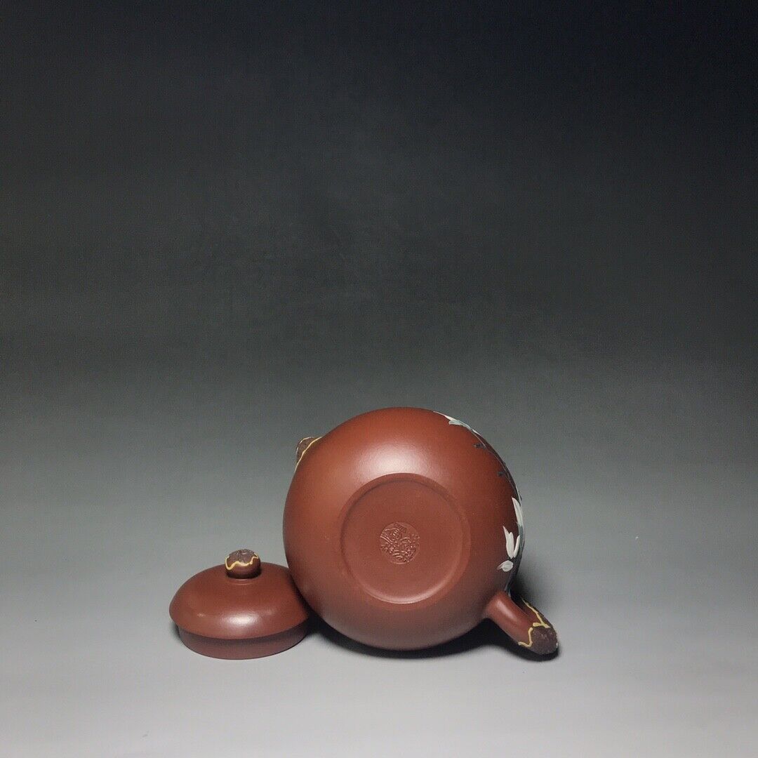 Chinese Yixing Zisha Clay Handmade Exquisite Teapot （松韵西施 底款：陈菊芳））