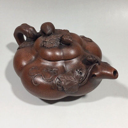 Chinese Yixing Zisha Clay Handmade Exquisite Teapo（松鼠葡萄壶 底款：蒋蓉）