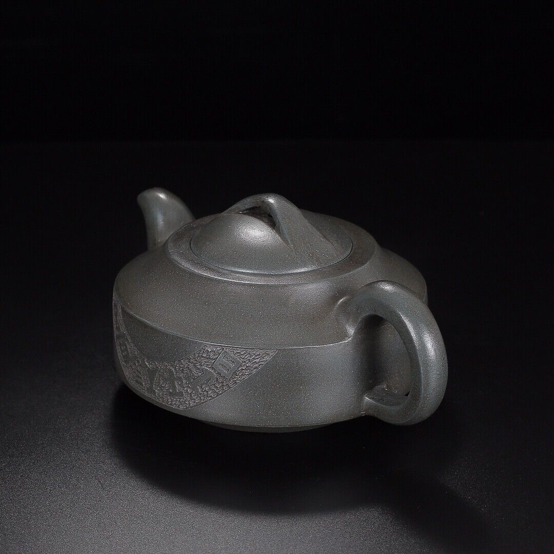 Chinese Yixing Zisha Clay Handmade Exquisite Teapot （锡山俞制 盖款：国良）