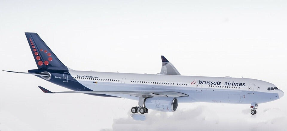 1:200 32CM Phoenix Brussels Airlines A330-300 Passenger Airplane Diecast Model