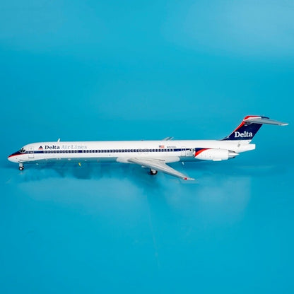 1:200 Geminijets Delta Air Lines McDonnell Douglas MD-88 Airplane Diecast Model