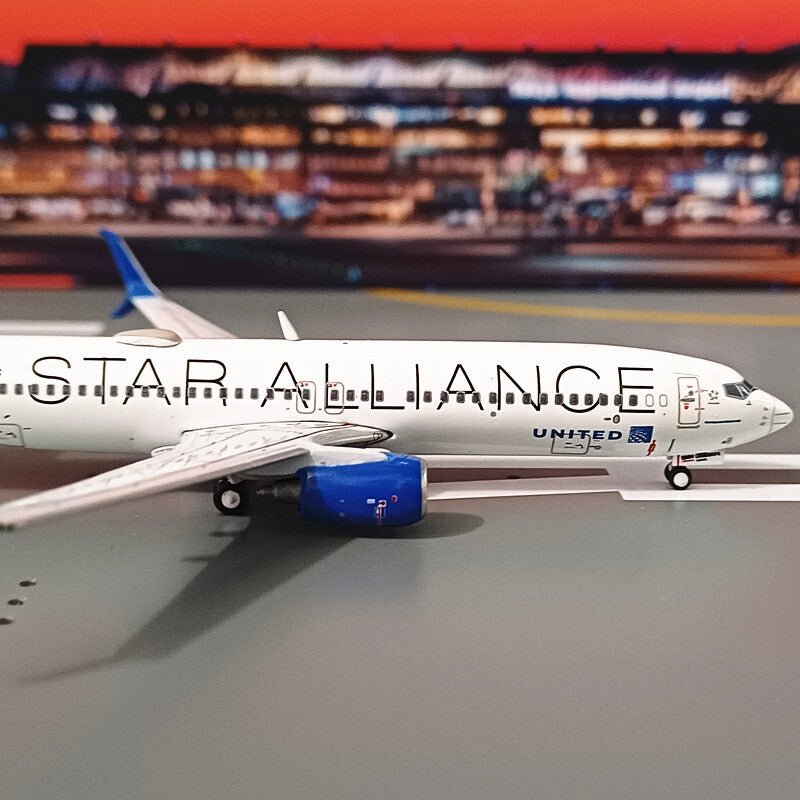 1:400 Geminijets United Airlines Boeing 737-800W N76516 Airplane Diecast Model
