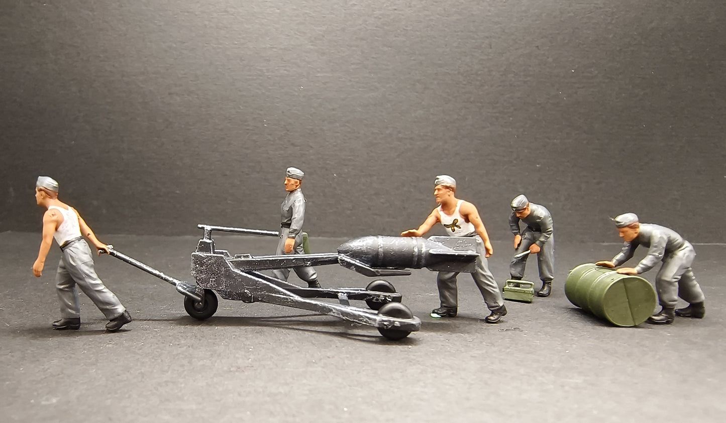 1/72 World War II German Air Force Ground Staff Soldier Model