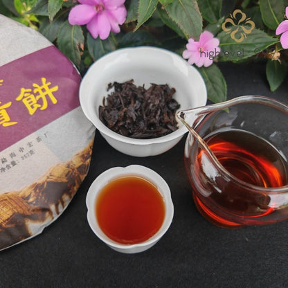 357g Ripe Pu'er Tea Cake Yunnan Yiwu Ancient Tree Golden Bud Aged Compressed Tea