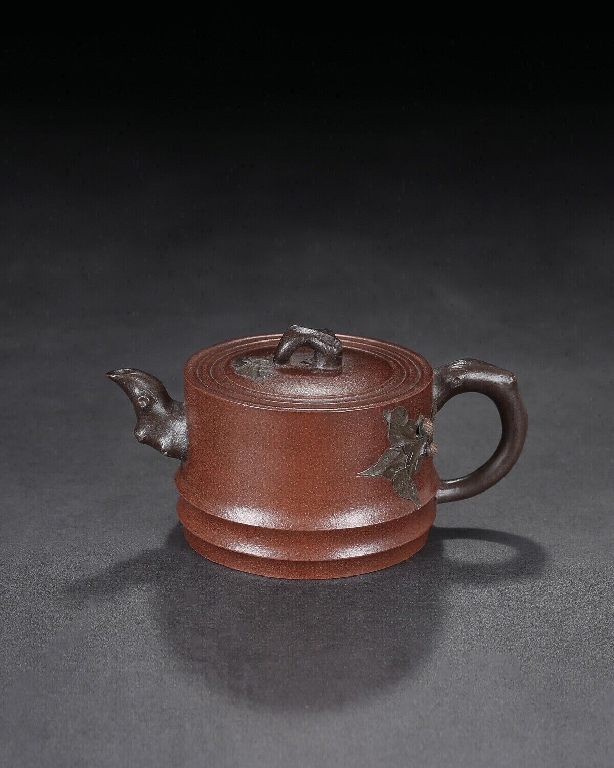 Chinese Yixing Zisha Clay Handmade Exquisite Teapot （桃韵 底款：顾景舟）