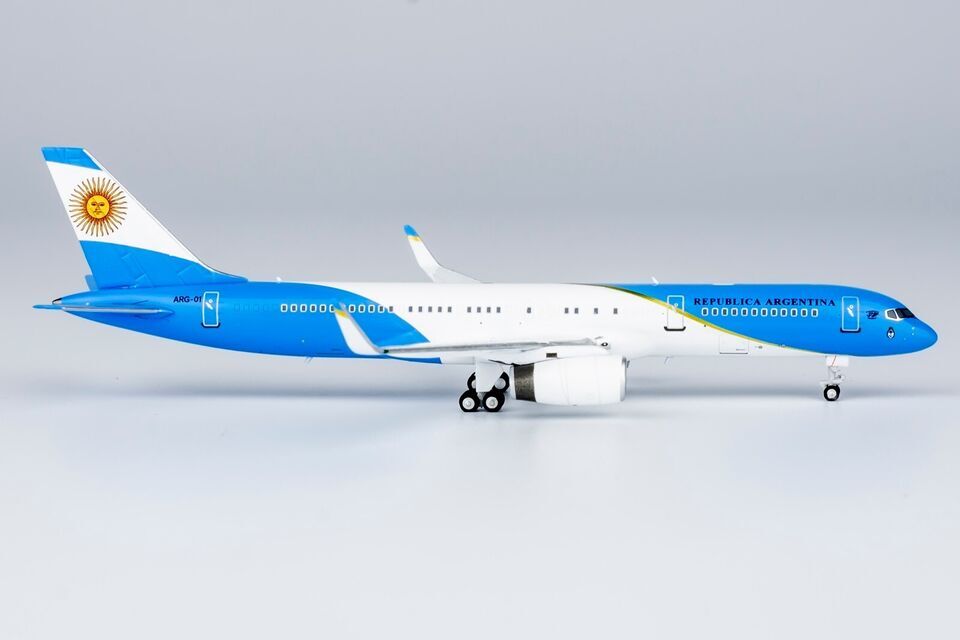 1:400 NG Model FAA BOEING 757-200 Passenger Aircraft Diecast Airplane Model