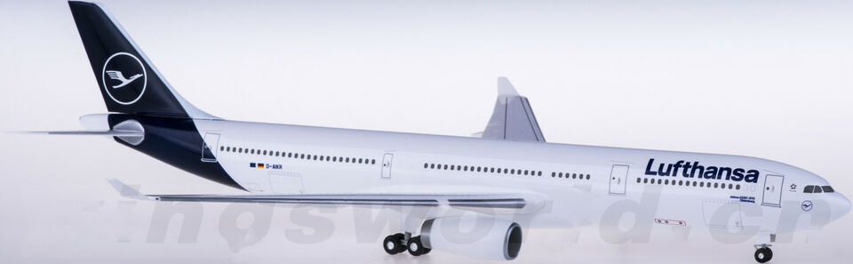 1:200 32CM Hogan Lufthansa AIRBUS A330-300 Passenger Airplane ABS Plastic Model