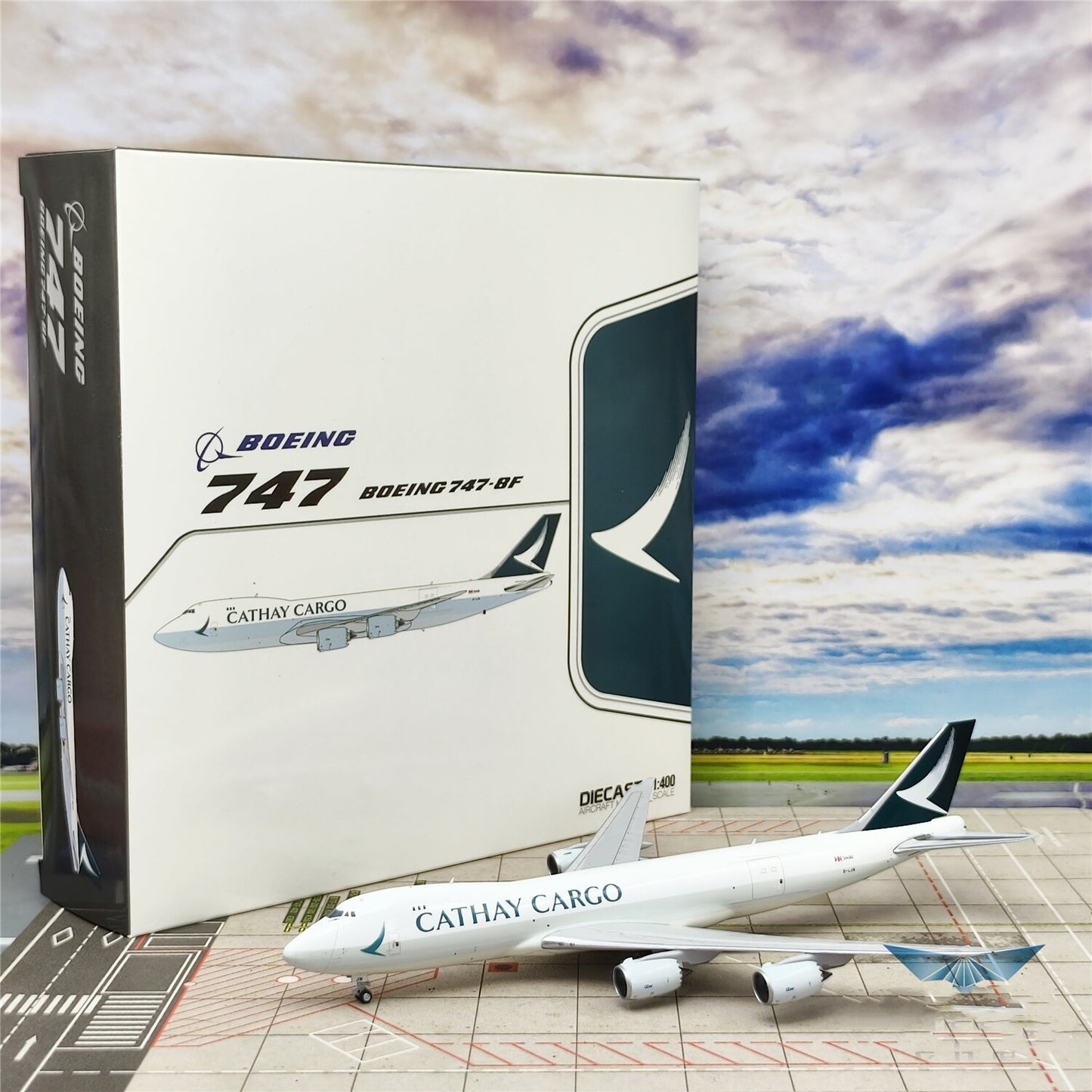 1:400 JC Wings Cathay Pacific Boeing 747-8 Passenger Airplane Diecast Model