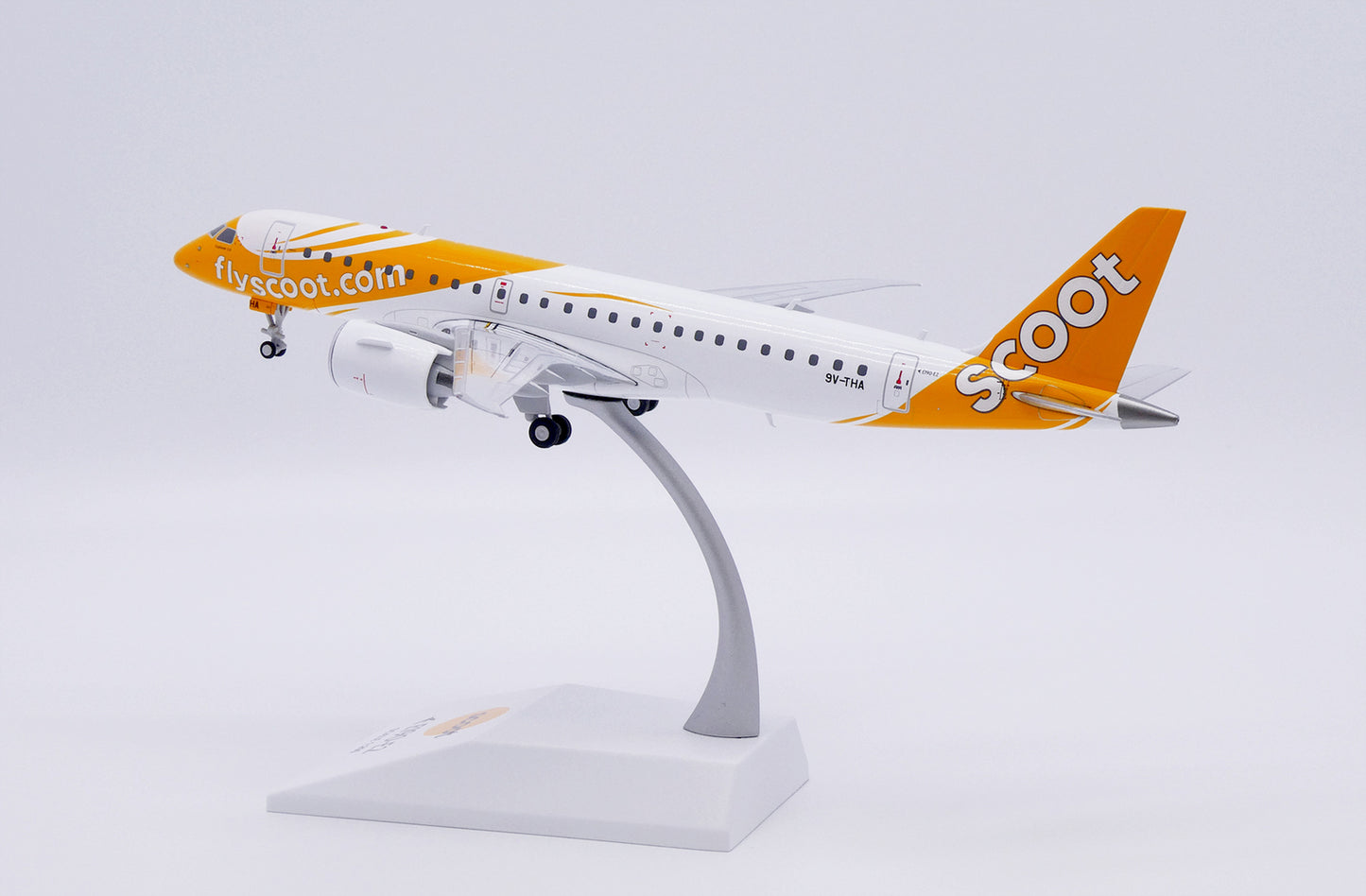 1:200 JC Wings Scoot Embraer ERJ-190E2 Passenger Airplane Diecast Model
