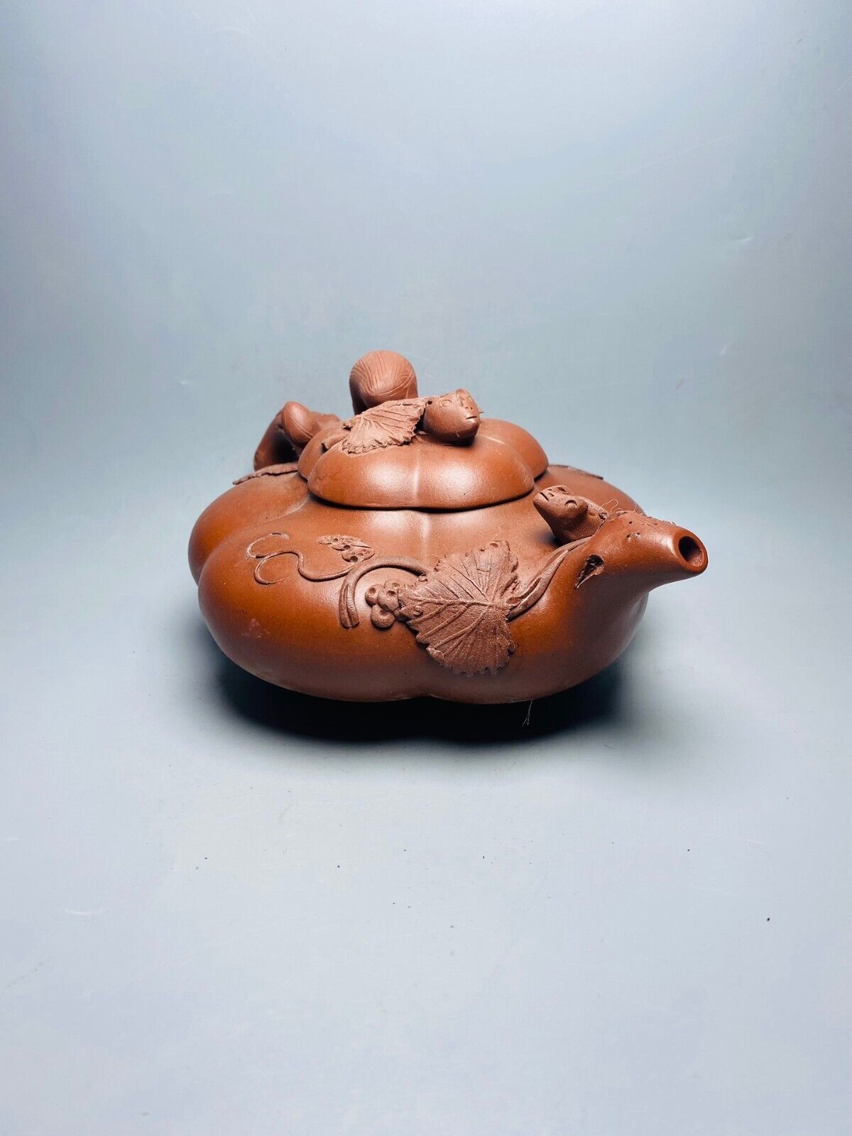 Chinese Yixing Zisha Clay Handmade Exquisite Teapot （松鼠葡萄 底款：蒋蓉）