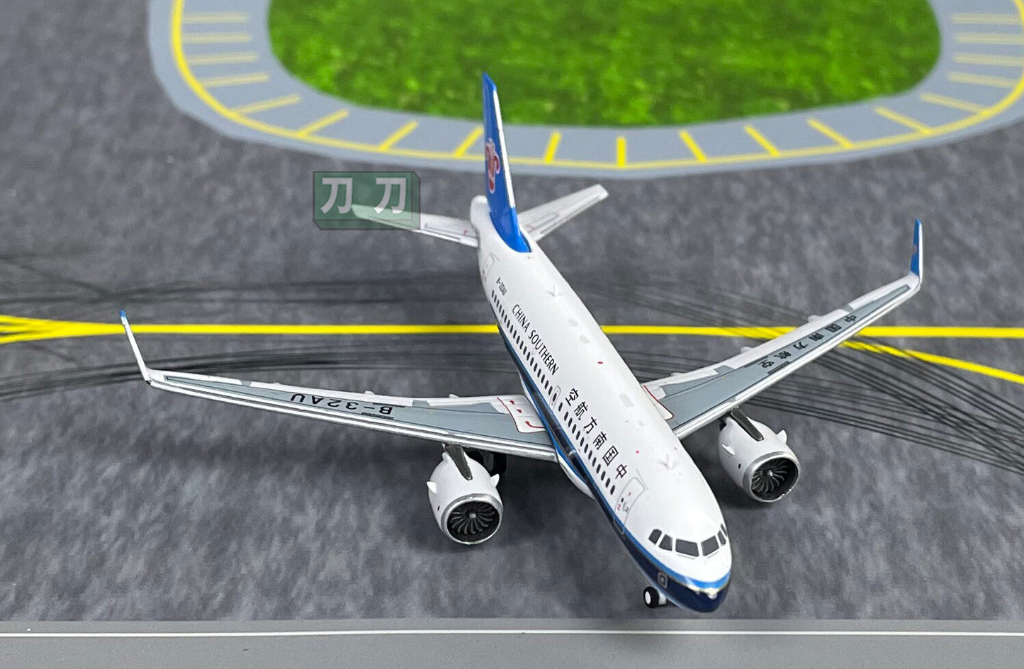 1:400 PandaModel CHINA SOUTHERN A319neo B-32AU Passenger Airplane Diecast Model