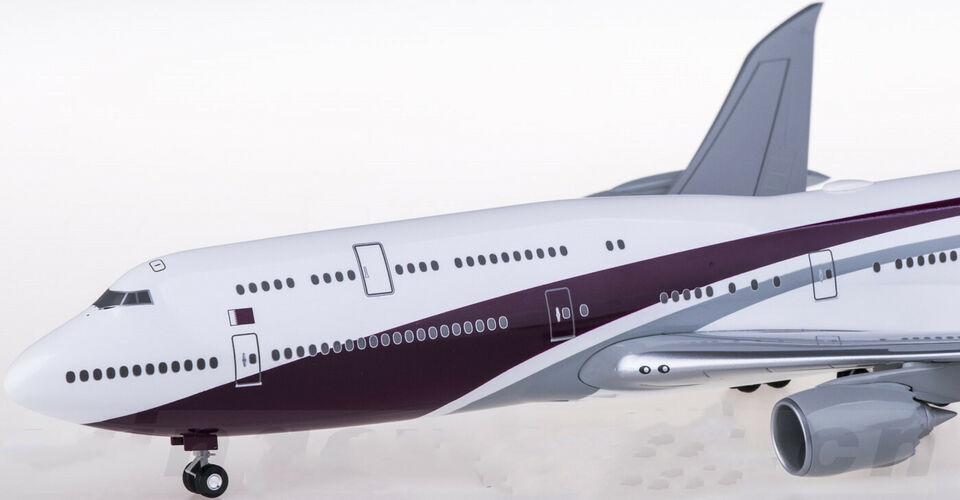1:200 Hogan Qatar Amiri Flight BOEING 747-8 Passenger Airplane ABS Plastic Model