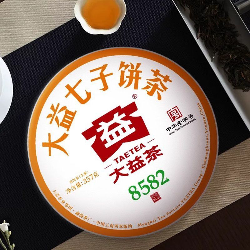 2023 TAETEA Menghai Dayi 8582 Pu'er Tea Cake Raw Pu'er Tea Shen 357g -