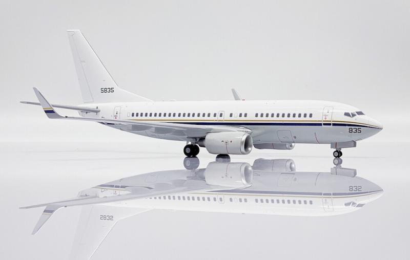 1:200 JC Wings US Navy C-40A Passenger Airplane Diecast Aircraft Model