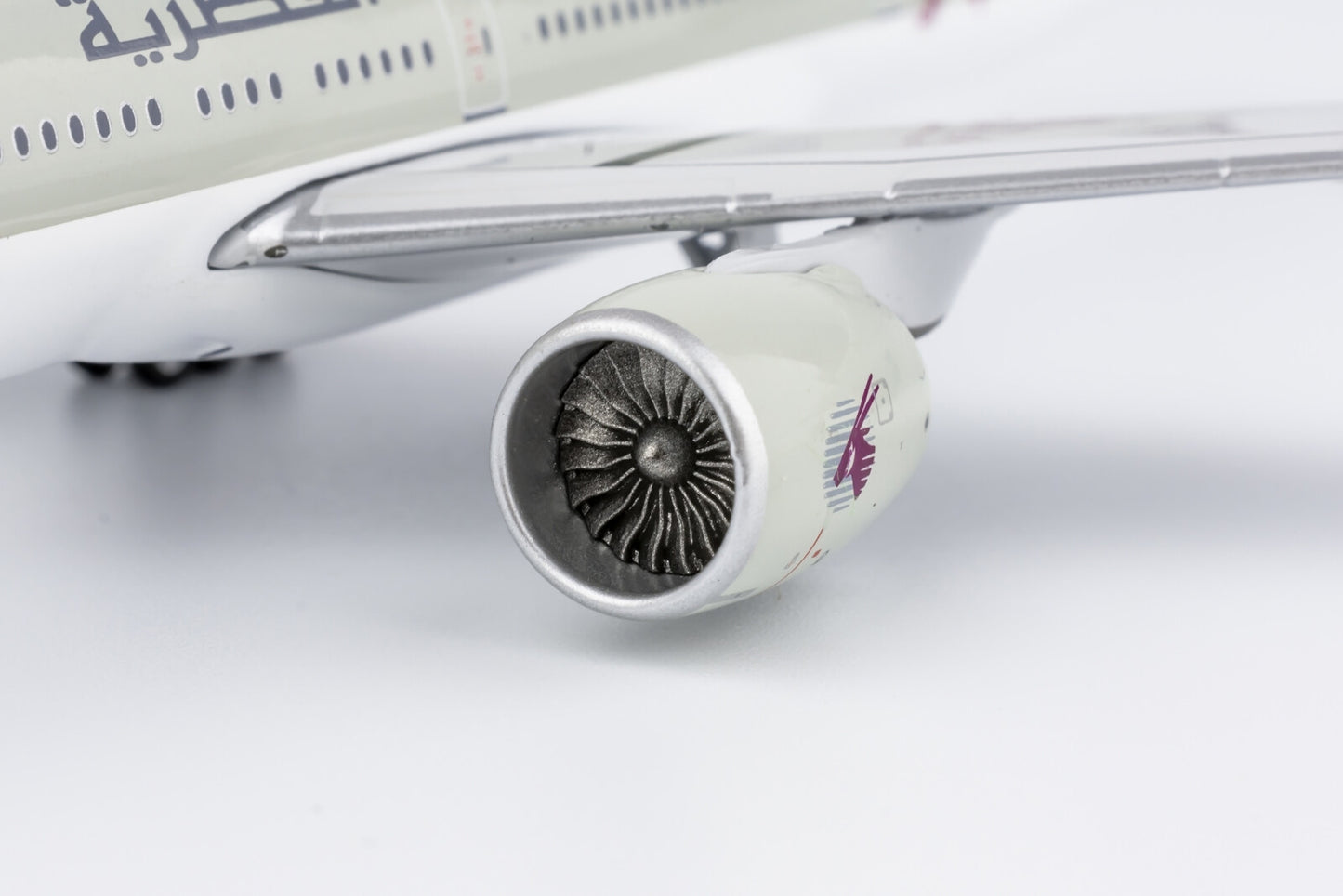 1:400 NG Model QATAR BOEING 777-300ER Passenger Airplane Diecast Aircraft Model