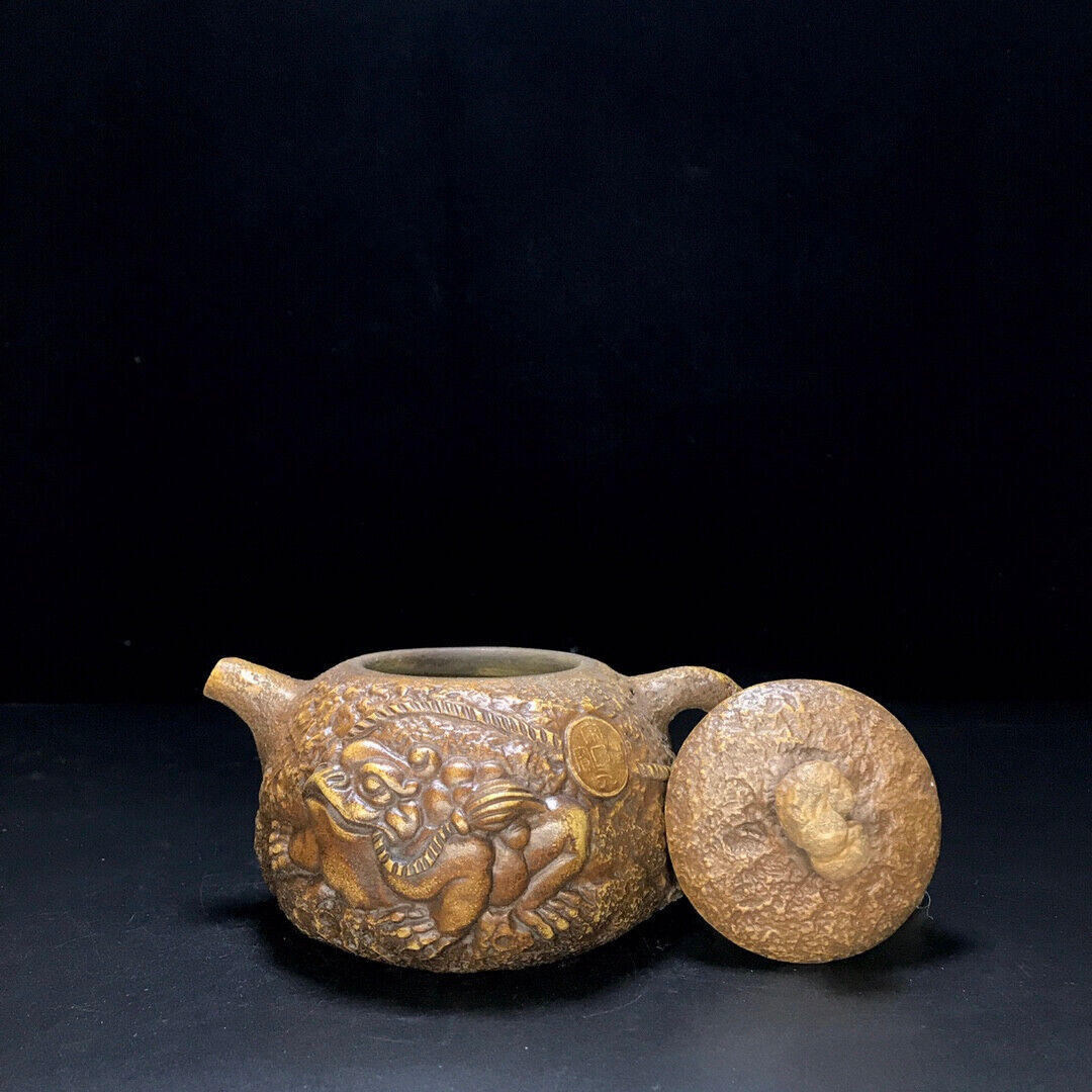 Chinese Yixing Zisha Clay Handmade Exquisite Teapot （金蟾壶 底款：蒋蓉 ）