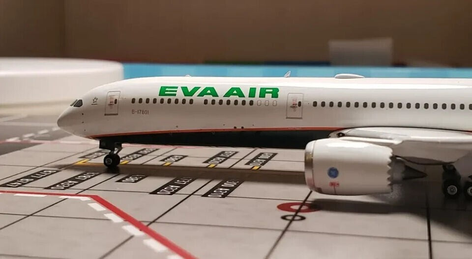 1:400 Phoenix EVA AIR BOEING 787-10 Passenger Airplane Diecast Aircraft Model