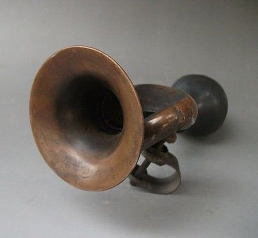 USEFUL CHINESE OLD BRONZE COLLECTABLE HANDWORK BIKE HORN ORNAMENTS