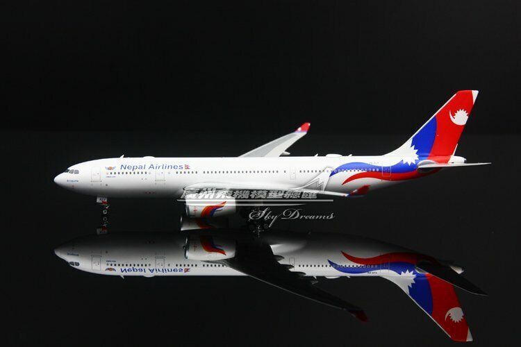 1:400 Phoenix Nepal Airlines AIRBUS A330-200 Passenger Airplane Diecast Model