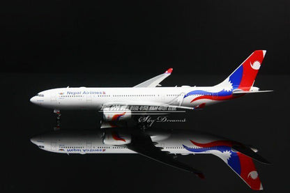 1:400 Phoenix Nepal Airlines AIRBUS A330-200 Passenger Airplane Diecast Model