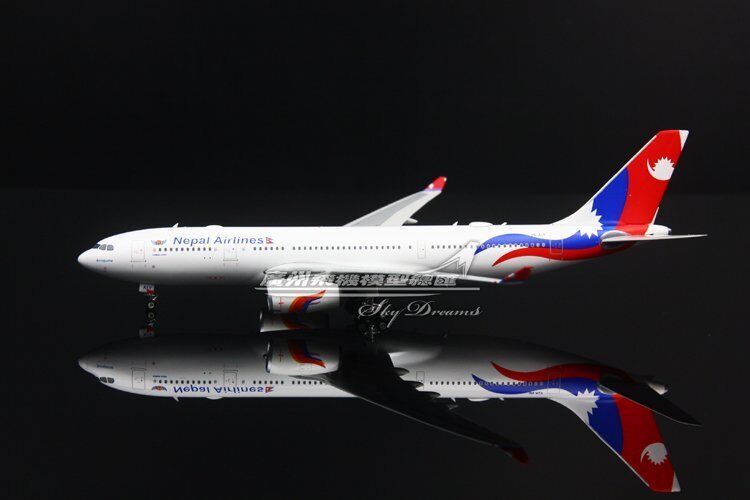 1:400 Phoenix Nepal Airlines AIRBUS A330-200 Passenger Airplane Diecast Model